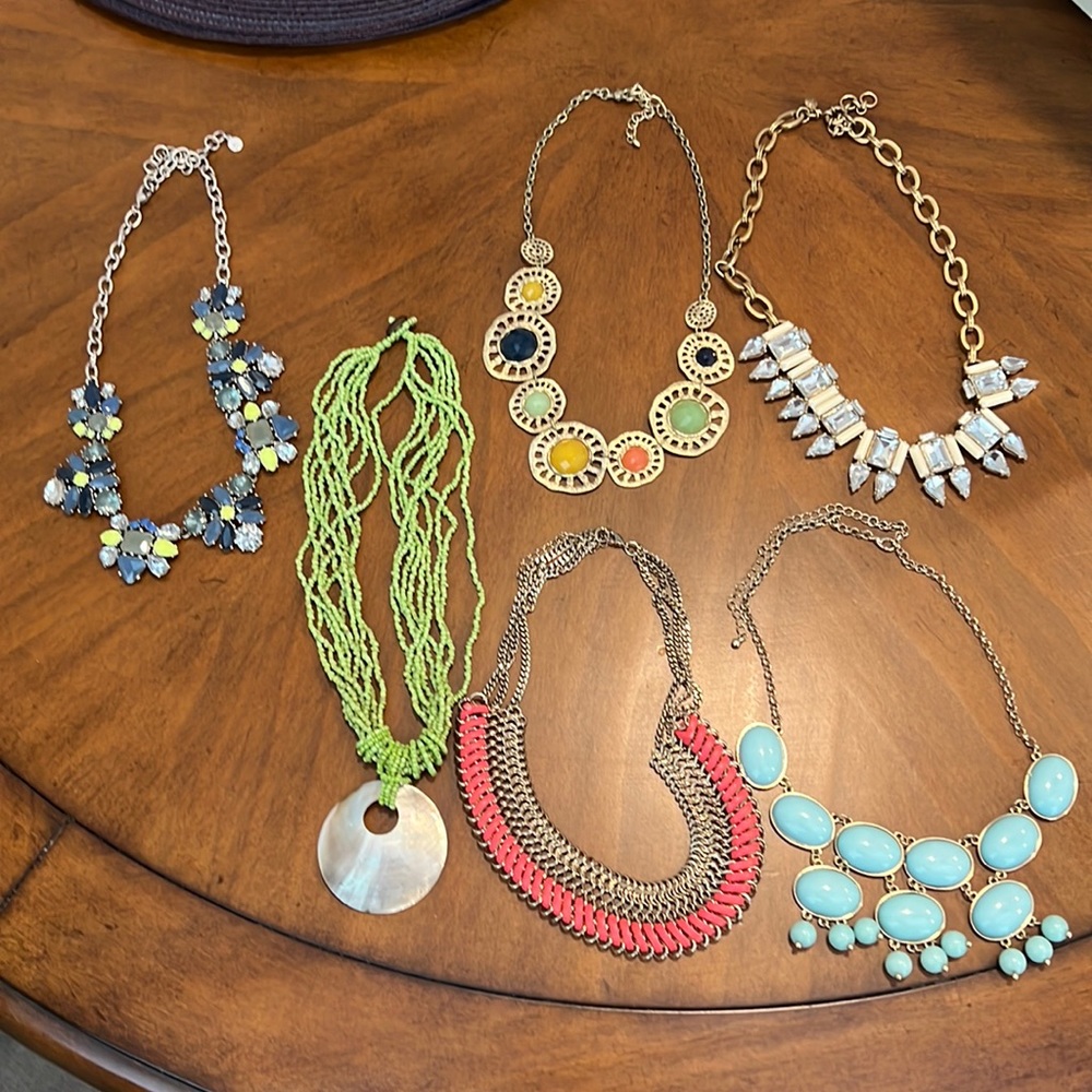 6 statement necklaces in like new condition. Sold as a lot of 6